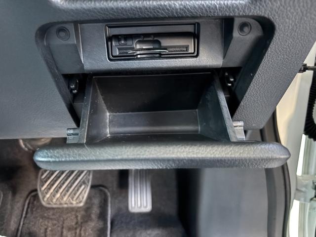 エルグランド ２５０ハイウェイスター　後期型　純正ナビ　フルセグ　走行中ＴＶ視聴可　バックカメラ　純正フリップダウンモニター　両側電動スライドドア　ハーフレザーシート　フロントスポイラーデイライト　オットマン　ドライブレコーダー前後（30枚目）