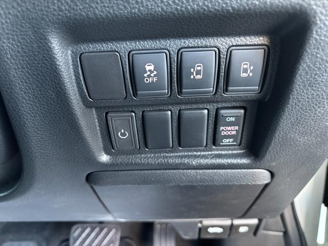 エルグランド ２５０ハイウェイスター　後期型　純正ナビ　フルセグ　走行中ＴＶ視聴可　バックカメラ　純正フリップダウンモニター　両側電動スライドドア　ハーフレザーシート　フロントスポイラーデイライト　オットマン　ドライブレコーダー前後（31枚目）