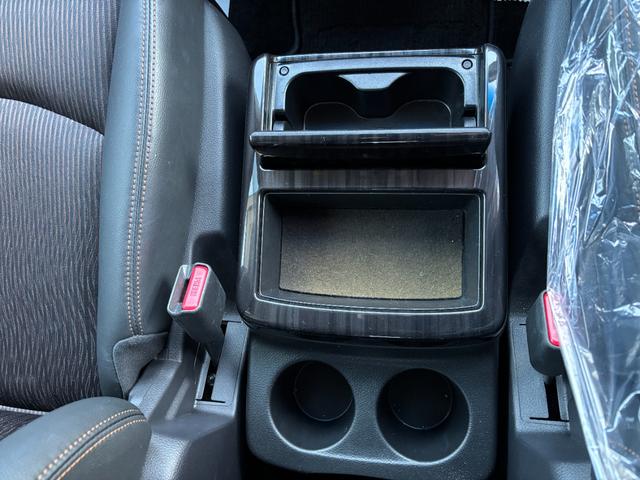 エルグランド ２５０ハイウェイスター　後期型　純正ナビ　フルセグ　走行中ＴＶ視聴可　バックカメラ　純正フリップダウンモニター　両側電動スライドドア　ハーフレザーシート　フロントスポイラーデイライト　オットマン　ドライブレコーダー前後（32枚目）