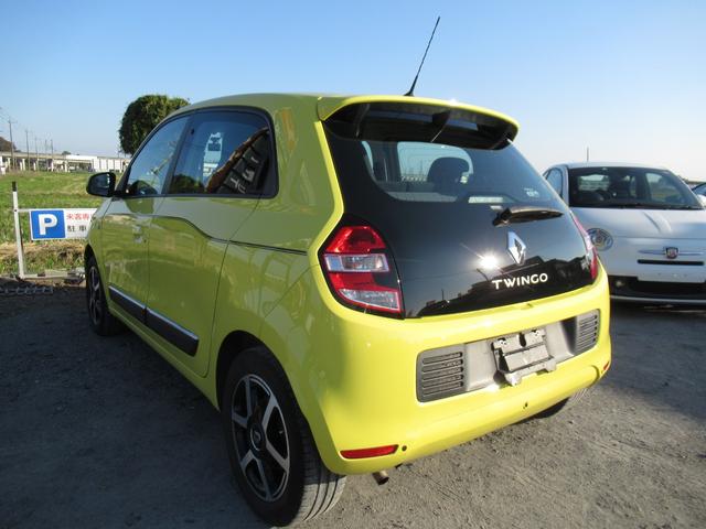 トゥインゴ インテンス 修復歴無し 走行6万キロ台 純正オーディオ Bluetooth接続 オートライト 車両取説・スペアーキー完備 リヤパーキングセンサー ETC 15インチアルミ 900ccターボ(9枚目)
