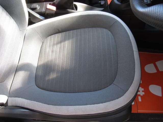 トゥインゴ インテンス 修復歴無し 走行6万キロ台 純正オーディオ Bluetooth接続 オートライト 車両取説・スペアーキー完備 リヤパーキングセンサー ETC 15インチアルミ 900ccターボ(45枚目)