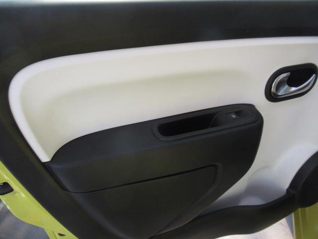 トゥインゴ インテンス 修復歴無し 走行6万キロ台 純正オーディオ Bluetooth接続 オートライト 車両取説・スペアーキー完備 リヤパーキングセンサー ETC 15インチアルミ 900ccターボ(53枚目)