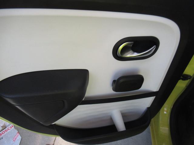 トゥインゴ インテンス 修復歴無し 走行6万キロ台 純正オーディオ Bluetooth接続 オートライト 車両取説・スペアーキー完備 リヤパーキングセンサー ETC 15インチアルミ 900ccターボ(54枚目)