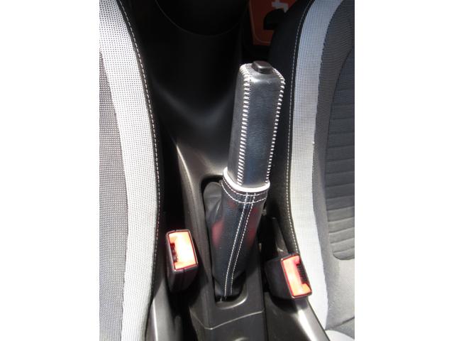 トゥインゴ インテンス 修復歴無し 走行6万キロ台 純正オーディオ Bluetooth接続 オートライト 車両取説・スペアーキー完備 リヤパーキングセンサー ETC 15インチアルミ 900ccターボ(60枚目)