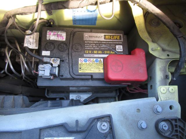 トゥインゴ インテンス 修復歴無し 走行6万キロ台 純正オーディオ Bluetooth接続 オートライト 車両取説・スペアーキー完備 リヤパーキングセンサー ETC 15インチアルミ 900ccターボ(61枚目)