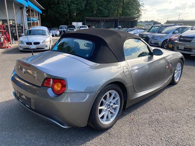 Ｚ４ ２．２ｉ　直列６気筒ＤＯＨＣ　２．２Ｌ（１７０ｐｓ）ソフトトップオープン　運／助／サイドエアバッグ　アルミホイール　純正ナビ　ＣＤ　キーレス　ＡＢＳ　ＥＴＣ　熱線入りガラス製リアウインドウ（9枚目）