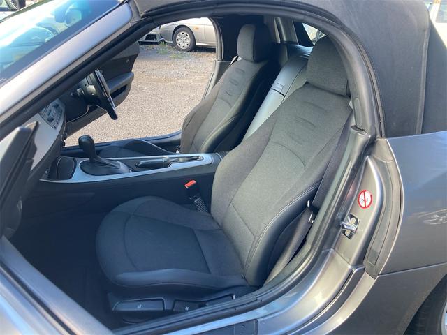 Ｚ４ ２．２ｉ　直列６気筒ＤＯＨＣ　２．２Ｌ（１７０ｐｓ）ソフトトップオープン　運／助／サイドエアバッグ　アルミホイール　純正ナビ　ＣＤ　キーレス　ＡＢＳ　ＥＴＣ　熱線入りガラス製リアウインドウ（14枚目）