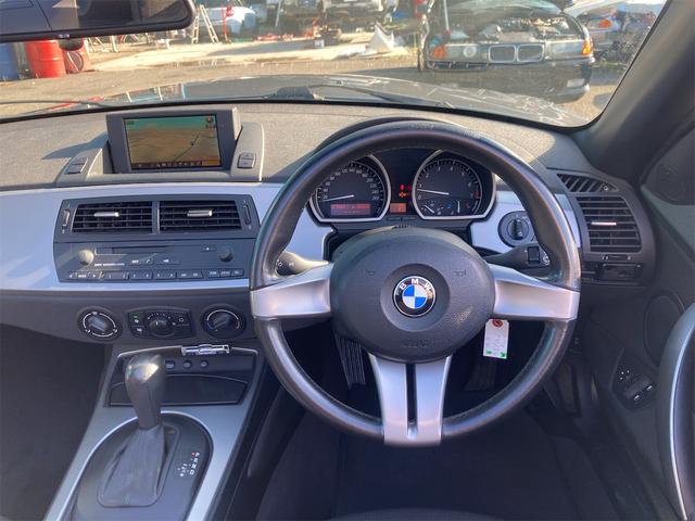 Ｚ４ ２．２ｉ　直列６気筒ＤＯＨＣ　２．２Ｌ（１７０ｐｓ）ソフトトップオープン　運／助／サイドエアバッグ　アルミホイール　純正ナビ　ＣＤ　キーレス　ＡＢＳ　ＥＴＣ　熱線入りガラス製リアウインドウ（15枚目）