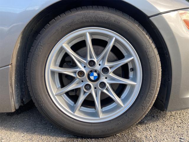 Ｚ４ ２．２ｉ　直列６気筒ＤＯＨＣ　２．２Ｌ（１７０ｐｓ）ソフトトップオープン　運／助／サイドエアバッグ　アルミホイール　純正ナビ　ＣＤ　キーレス　ＡＢＳ　ＥＴＣ　熱線入りガラス製リアウインドウ（19枚目）