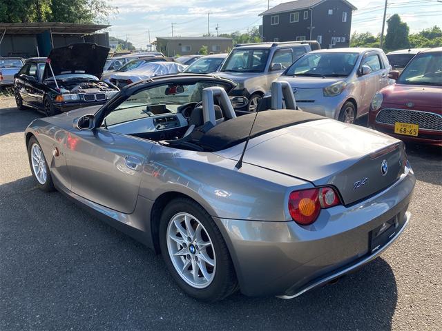 Ｚ４ ２．２ｉ　直列６気筒ＤＯＨＣ　２．２Ｌ（１７０ｐｓ）ソフトトップオープン　運／助／サイドエアバッグ　アルミホイール　純正ナビ　ＣＤ　キーレス　ＡＢＳ　ＥＴＣ　熱線入りガラス製リアウインドウ（29枚目）