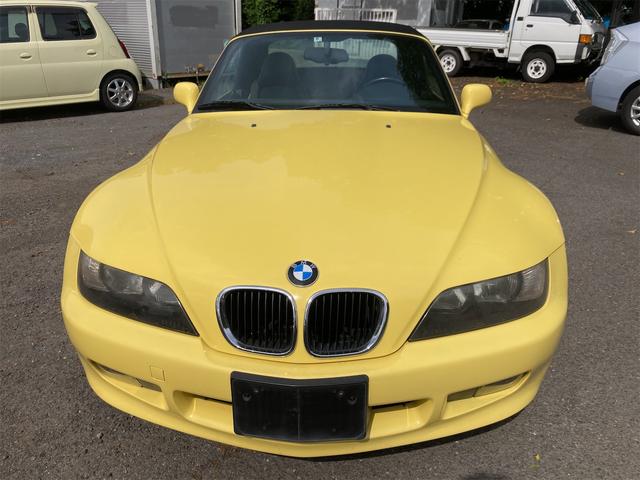 Ｚ３ロードスター 特別限定車　５ＭＴ　左ハンドル　直列４気筒ＤＯＨＣ　特別色ダカール・イエロー　本革Ｐシート（イエローパイピング）　インディビデュアル仕様スポーツ・ステアリング　セブリングマフラー　アルミペダル　リアスポ　ＥＴＣ（2枚目）