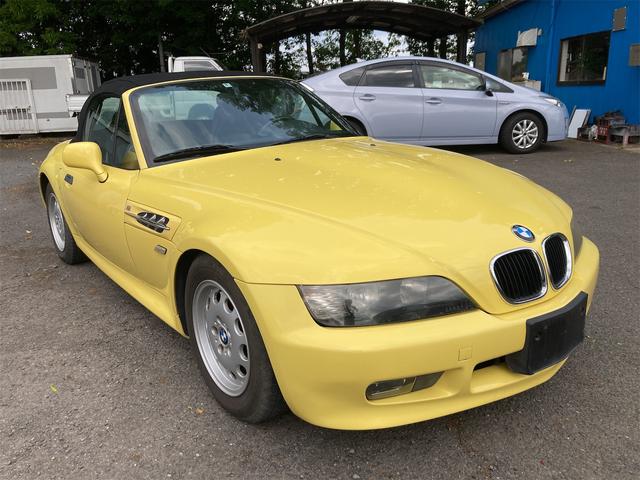 Ｚ３ロードスター 特別限定車　５ＭＴ　左ハンドル　直列４気筒ＤＯＨＣ　特別色ダカール・イエロー　本革Ｐシート（イエローパイピング）　インディビデュアル仕様スポーツ・ステアリング　セブリングマフラー　アルミペダル　リアスポ　ＥＴＣ（6枚目）