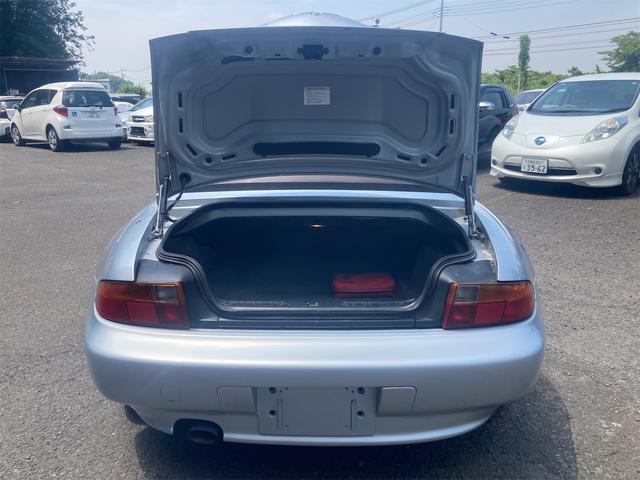 Ｚ３ロードスター ベースグレード　走行５．５ｋｍ　５ＭＴ　左ハンドル　ディーラー車　純正アルミ　オープン　ハーフレザーパワーシート　キーレス　フォグランプ　エアーバッグ　ＡＢＳ　エアコン　パワーステアリング　パワーウィンドウ　取説（22枚目）