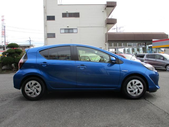 アクア S メモリーナビゲーション CD Bluetooth接続オーディオ バックモニター トヨタセーフティーセンス ETC オートエアコン 電動格納ミラー 横滑り防止機能 オートハイビーム プライバシーガラス(5枚目)