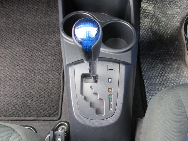 アクア S メモリーナビゲーション CD Bluetooth接続オーディオ バックモニター トヨタセーフティーセンス ETC オートエアコン 電動格納ミラー 横滑り防止機能 オートハイビーム プライバシーガラス(20枚目)