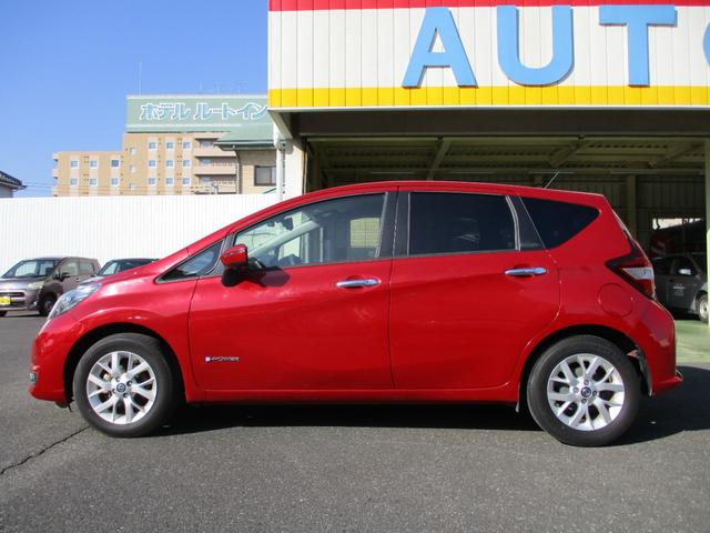 ノート ｅ－パワー　メダリスト　純正ナビゲーション　フルセグＴＶ　ＣＤ　ＤＶＤ再生可能　ミュージックサーバ　Ｂｌｕｅｔｏｏｔｈ接続オーディオ　アラウンドビューモニター　エマージェンシーブレーキ　インテリジェントルームミラー　ＥＴＣ（12枚目）