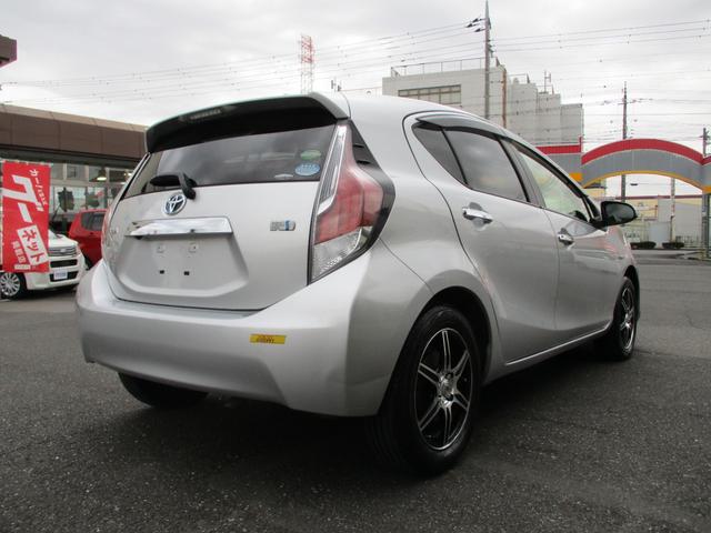 アクア Ｓスタイルブラック　メモリーナビゲーション　フルセグＴＶ　ＣＤ　ＤＶＤ再生　ミュージックサーバー　Ｂｌｕｅｔｏｏｔｈ接続オーディオ　バックカメラ　スマートキー　プッシュスタート　社外１５インチアルミホイール　ＥＴＣ（6枚目）