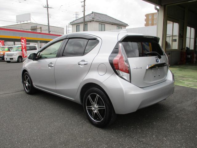 アクア Ｓスタイルブラック　メモリーナビゲーション　フルセグＴＶ　ＣＤ　ＤＶＤ再生　ミュージックサーバー　Ｂｌｕｅｔｏｏｔｈ接続オーディオ　バックカメラ　スマートキー　プッシュスタート　社外１５インチアルミホイール　ＥＴＣ（8枚目）