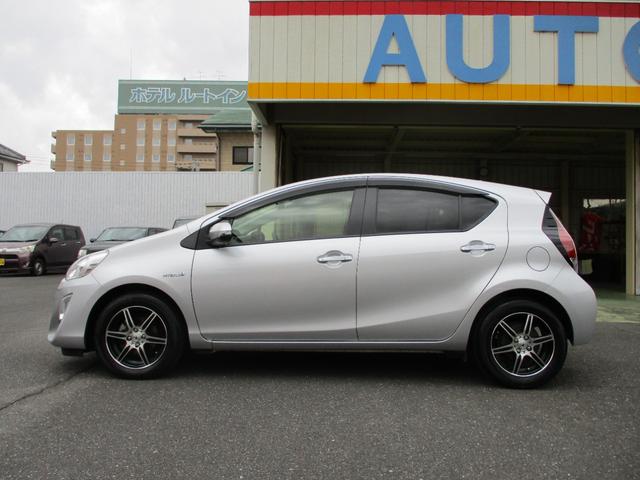 アクア Ｓスタイルブラック　メモリーナビゲーション　フルセグＴＶ　ＣＤ　ＤＶＤ再生　ミュージックサーバー　Ｂｌｕｅｔｏｏｔｈ接続オーディオ　バックカメラ　スマートキー　プッシュスタート　社外１５インチアルミホイール　ＥＴＣ（10枚目）