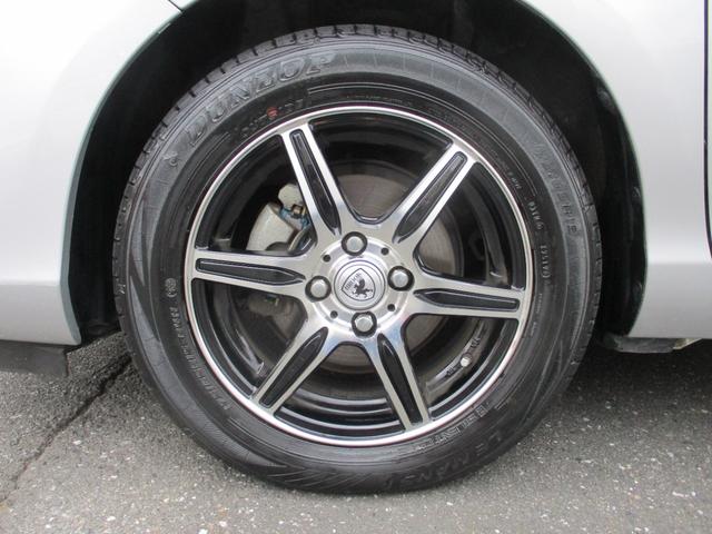 アクア Ｓスタイルブラック　メモリーナビゲーション　フルセグＴＶ　ＣＤ　ＤＶＤ再生　ミュージックサーバー　Ｂｌｕｅｔｏｏｔｈ接続オーディオ　バックカメラ　スマートキー　プッシュスタート　社外１５インチアルミホイール　ＥＴＣ（11枚目）