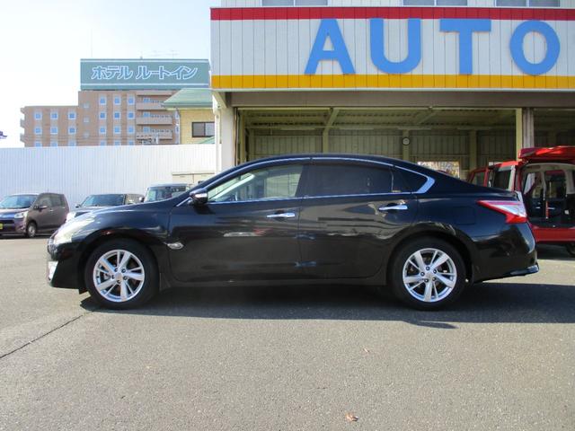 ティアナ ＸＶ　ナビＡＶＭパッケージ　純正メモリーナビゲーション　フルセグＴＶ　アラウンドビューモニター　純正革シート　純正ＨＩＤヘッドライト　純正１７インチアルミホイール　オートクルーズ　シートヒーター　シートクーラー　ＥＴＣ（10枚目）