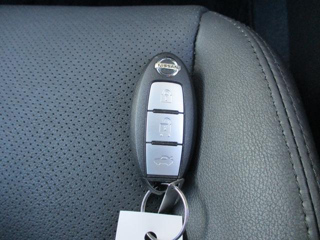 ティアナ ＸＶ　ナビＡＶＭパッケージ　純正メモリーナビゲーション　フルセグＴＶ　アラウンドビューモニター　純正革シート　純正ＨＩＤヘッドライト　純正１７インチアルミホイール　オートクルーズ　シートヒーター　シートクーラー　ＥＴＣ（21枚目）