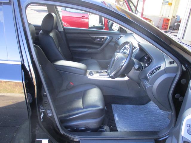 ティアナ ＸＶ　ナビＡＶＭパッケージ　純正メモリーナビゲーション　フルセグＴＶ　アラウンドビューモニター　純正革シート　純正ＨＩＤヘッドライト　純正１７インチアルミホイール　オートクルーズ　シートヒーター　シートクーラー　ＥＴＣ（32枚目）