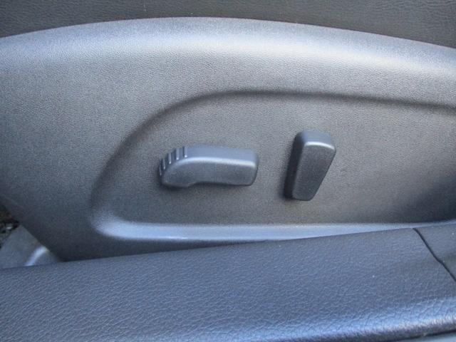 ティアナ ＸＶ　ナビＡＶＭパッケージ　純正メモリーナビゲーション　フルセグＴＶ　アラウンドビューモニター　純正革シート　純正ＨＩＤヘッドライト　純正１７インチアルミホイール　オートクルーズ　シートヒーター　シートクーラー　ＥＴＣ（41枚目）