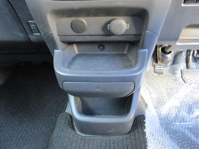 デリカＤ：２ Ｓ　メモリーナビゲーション　フルセグＴＶ　ＣＤ　ＤＶＤ再生　Ｂｌｕｅｔｏｏｔｈ接続オーディオ　バックカメラ　後席フリップダウンモニター　純正フルエアロ　１５インチアルミ　ＨＩＤ　フォグランプ　スマートキー（20枚目）