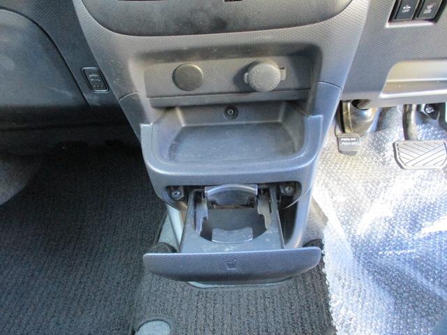 デリカＤ：２ Ｓ　メモリーナビゲーション　フルセグＴＶ　ＣＤ　ＤＶＤ再生　Ｂｌｕｅｔｏｏｔｈ接続オーディオ　バックカメラ　後席フリップダウンモニター　純正フルエアロ　１５インチアルミ　ＨＩＤ　フォグランプ　スマートキー（21枚目）