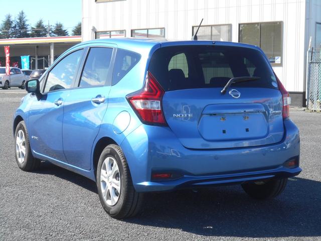 ノート ｅ－パワー　Ｘ　メモリーナビ　フルセグＴＶ　アラウンドビューモニター　スマートキー　プッシュスタート　衝突軽減ブレーキ　Ｂｌｕｅｔｏｏｔｈ　バックカメラ　オートエアコン　電動格納ミラー（5枚目）