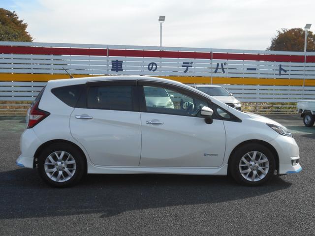 ノート e-パワー メダリスト メモリーナビ フルセグTV 衝突軽減ブレーキ スマートキー プッシュスタート Bluetooth LEDライト 15インチアルミホイール ETC 電動格納ミラー(9枚目)