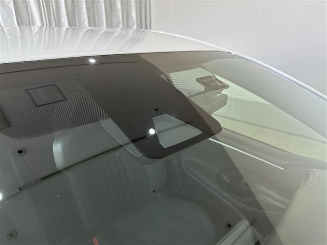 ヤリス ハイブリッドＸ　カーテンエアバッグ　イモビライザー　バックモニター　ワイヤレスキー　ＡＢＳ　ナビ　オートクルーズ　ミュージックプレイヤー接続可　Ｗエアバック　パワーウィンドウ　オートエアコン　ＥＴＣ　エアバック（4枚目）