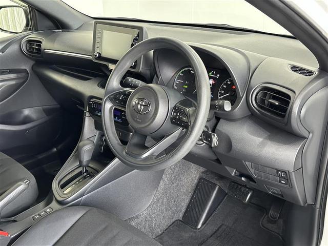 ヤリス ハイブリッドＸ　カーテンエアバッグ　イモビライザー　バックモニター　ワイヤレスキー　ＡＢＳ　ナビ　オートクルーズ　ミュージックプレイヤー接続可　Ｗエアバック　パワーウィンドウ　オートエアコン　ＥＴＣ　エアバック（7枚目）