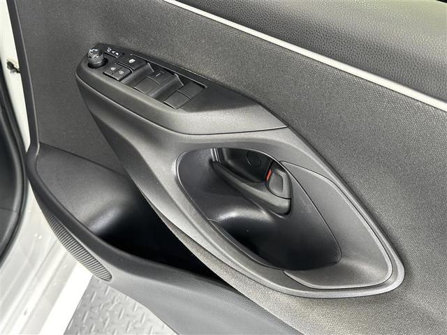 ヤリス ハイブリッドＸ　カーテンエアバッグ　イモビライザー　バックモニター　ワイヤレスキー　ＡＢＳ　ナビ　オートクルーズ　ミュージックプレイヤー接続可　Ｗエアバック　パワーウィンドウ　オートエアコン　ＥＴＣ　エアバック（8枚目）