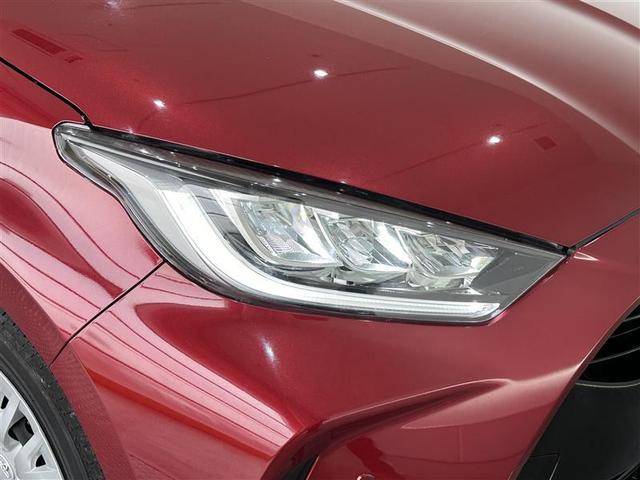 ヤリス Ｚ　サイドＳＲＳ　ＡＡＣ　バックモニタ　スマキー　横滑防止装置　地デジ　キーフリー　ＬＥＤランプ　パワーウインドウ　定期点検記録簿　助手席エアバック　クルコン　エアバッグ　パワーステアリング　ＥＴＣ（6枚目）