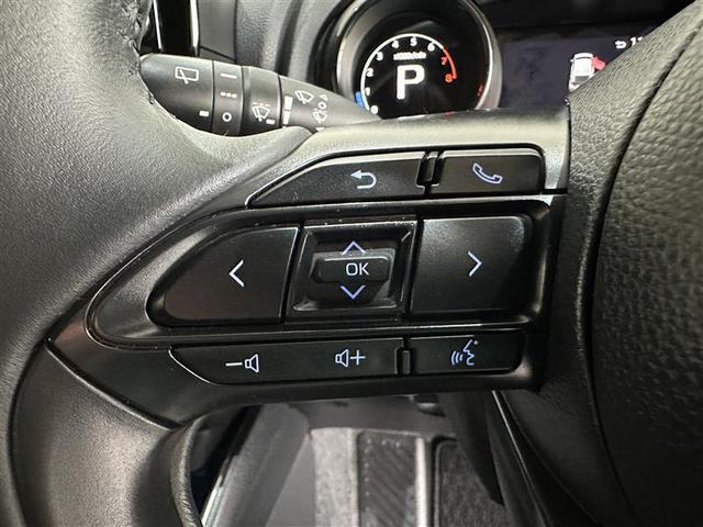 ヤリス Ｚ　サイドＳＲＳ　ＡＡＣ　バックモニタ　スマキー　横滑防止装置　地デジ　キーフリー　ＬＥＤランプ　パワーウインドウ　定期点検記録簿　助手席エアバック　クルコン　エアバッグ　パワーステアリング　ＥＴＣ（14枚目）