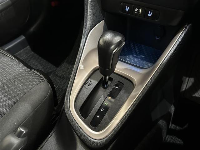 ヤリス Ｚ　サイドＳＲＳ　ＡＡＣ　バックモニタ　スマキー　横滑防止装置　地デジ　キーフリー　ＬＥＤランプ　パワーウインドウ　定期点検記録簿　助手席エアバック　クルコン　エアバッグ　パワーステアリング　ＥＴＣ（22枚目）