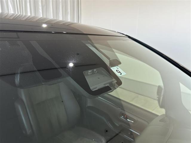 エスクァイア ハイブリッドＧｉ　プレミアムパッケージ　地上デジタル　衝突被害軽減　ＬＥＤライト　１オナ　Ｂカメラ　クルコン　スマートキー　メモリナビ　ナビ＆ＴＶ　キーレス　盗難防止装置　ＤＶＤ再生　ＡＢＳ　３列シート　ＥＴＣ　記録簿有　アルミ　両自動ドア（6枚目）