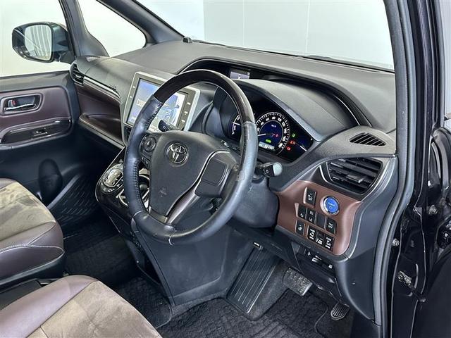 エスクァイア ハイブリッドＧｉ　プレミアムパッケージ　地上デジタル　衝突被害軽減　ＬＥＤライト　１オナ　Ｂカメラ　クルコン　スマートキー　メモリナビ　ナビ＆ＴＶ　キーレス　盗難防止装置　ＤＶＤ再生　ＡＢＳ　３列シート　ＥＴＣ　記録簿有　アルミ　両自動ドア（9枚目）