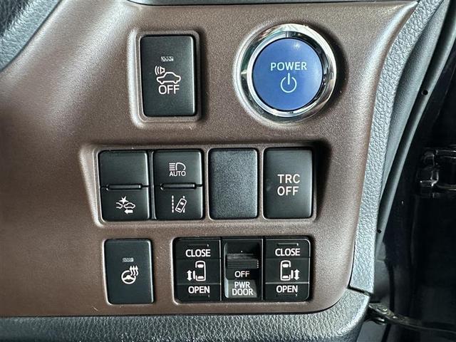 エスクァイア ハイブリッドＧｉ　プレミアムパッケージ　地上デジタル　衝突被害軽減　ＬＥＤライト　１オナ　Ｂカメラ　クルコン　スマートキー　メモリナビ　ナビ＆ＴＶ　キーレス　盗難防止装置　ＤＶＤ再生　ＡＢＳ　３列シート　ＥＴＣ　記録簿有　アルミ　両自動ドア（25枚目）