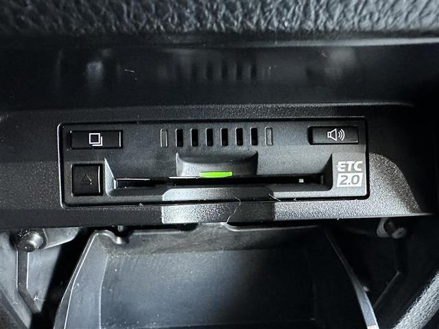 エスクァイア ハイブリッドＧｉ　プレミアムパッケージ　地上デジタル　衝突被害軽減　ＬＥＤライト　１オナ　Ｂカメラ　クルコン　スマートキー　メモリナビ　ナビ＆ＴＶ　キーレス　盗難防止装置　ＤＶＤ再生　ＡＢＳ　３列シート　ＥＴＣ　記録簿有　アルミ　両自動ドア（26枚目）