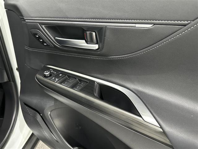 ハリアー Z レザーパッケージ 点検記録簿 イモビ バックモニター プリクラッシュセーフティ ナビ&TV LEDヘッド 1オーナー クルコン 横滑防止装置 メディアプレイヤー接続 地デジTV レザーシート 4WD スマートキー(9枚目)