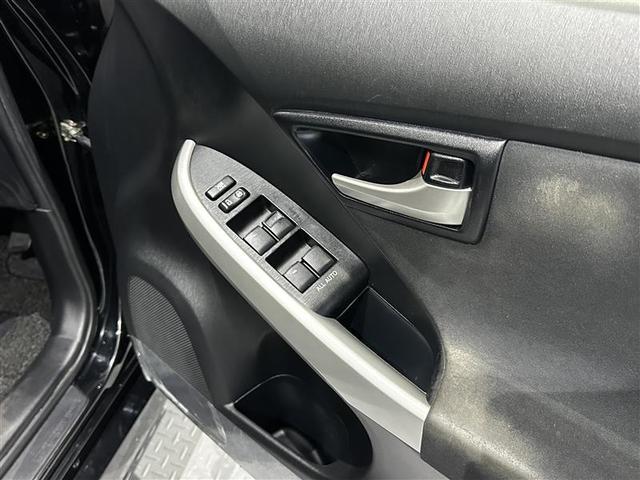 プリウス Ｓ　Ｂモニタ－　フルセグ地デジ　インテリキー　ＨＤＤナビゲーション　デュアルエアバック　エアＢ　イモビライザー　ＤＶＤ再生可能　ナビＴＶ　ＡＵＴＯエアコン　横スベリ防止　アルミホイール　ＡＢＳ　取説記録（8枚目）