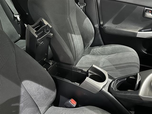 プリウス Ｓ　Ｂモニタ－　フルセグ地デジ　インテリキー　ＨＤＤナビゲーション　デュアルエアバック　エアＢ　イモビライザー　ＤＶＤ再生可能　ナビＴＶ　ＡＵＴＯエアコン　横スベリ防止　アルミホイール　ＡＢＳ　取説記録（22枚目）