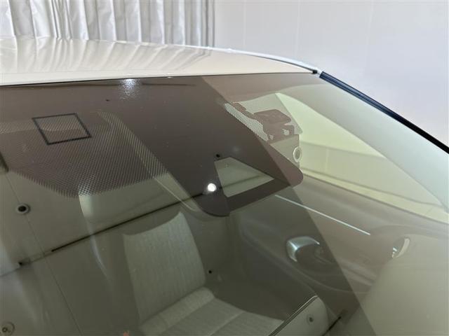 ヤリスクロス ハイブリッドＺ　クルーズＣ　横滑防止装置　リアカメラ　ワンオーナー車　フルセグ地デジ　ＬＥＤライト　メモリーナビゲーション　ナビ＆ＴＶ　盗難防止装置　電動シート　ＡＷ　キーレス　ＤＶＤ再生　スマートキー　ＡＢＳ（4枚目）