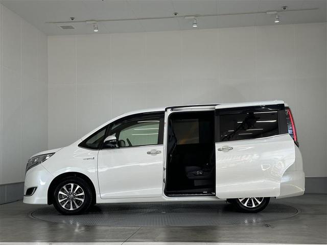 エスクァイア ハイブリッドＧｉプレミアムパッケジブラックテーラード　イモビライザ　ＷＡＣ　キーフリー　ＬＥＤライト　クルコン　ワンオーナ　ナビＴＶ　ＥＴＣ車載器　アルミ　横滑り防止装置　フルセグ　ドラレコ　ＤＶＤ再生　３列シート　メモリーナビ　オートエアコン　ＡＢＳ（4枚目）