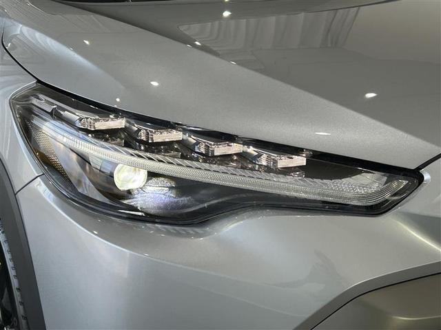 カローラクロス ハイブリッド　Ｚ　電動シ－ト　ワンオ－ナ－車　プリクラッシュセーフティシステム　キーレスエントリー　横滑防止装置　整備記録簿　ＡＡＣ　盗難防止システム　メディアプレイヤー接続　オートクルーズ　サイドエアバック　ナビ（4枚目）