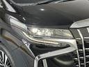 LEDヘッドライトです。デザイン性がよくとても明るいので、夜間の走行や悪天候でも安心です。しかも長寿命!