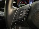 ステアリングスイッチ付き。前方から目を離すことなく操作することが可能です。